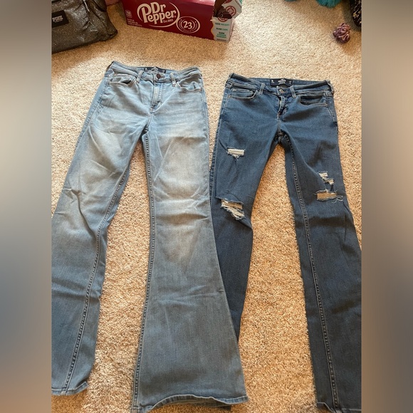 Two pairs of Hollister jeans - Picture 3 of 6